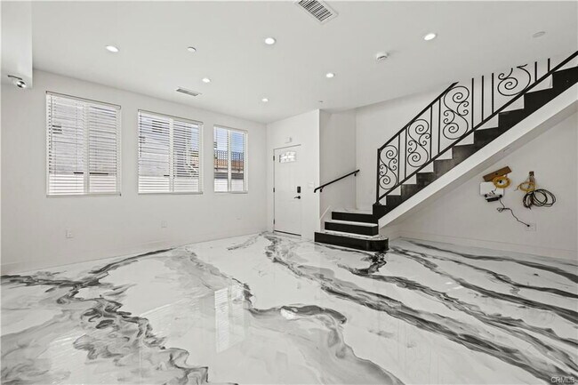 Foto del edificio - 15211 Cohasset St