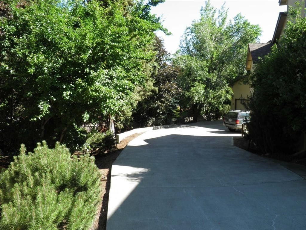 Primary Photo - 1133 NE Hidden Valley Dr
