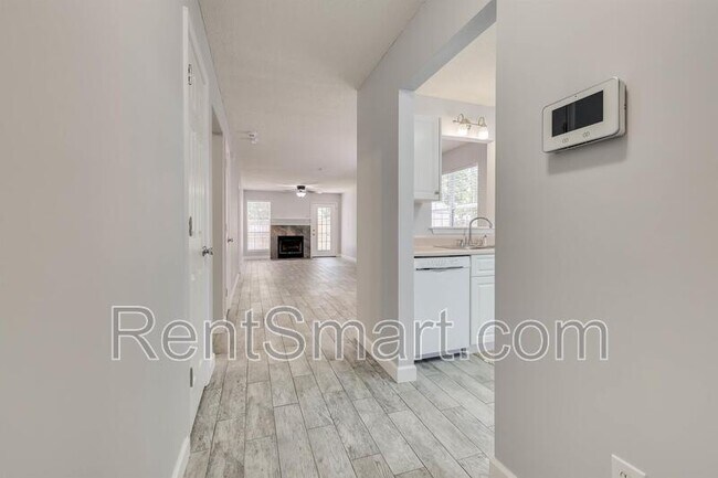 Foto del edificio - 4760 Brookwood Dr