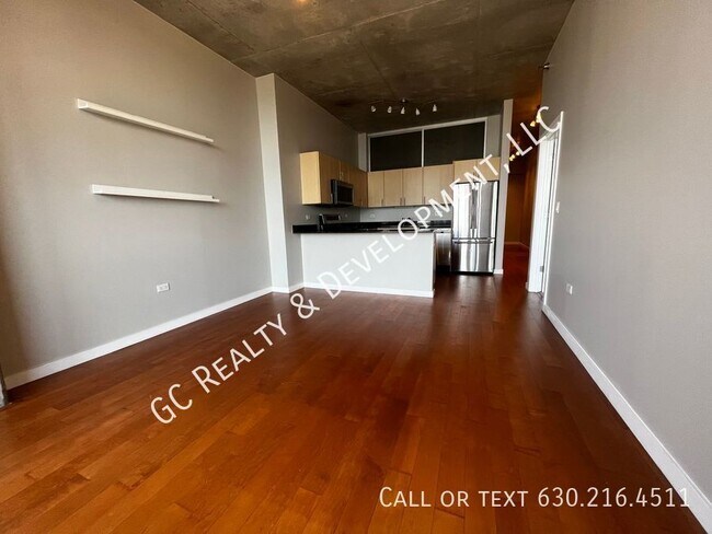 Foto del edificio - 235 W Van Buren St