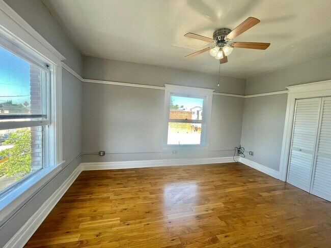 Foto del edificio - 1647 W 11th St