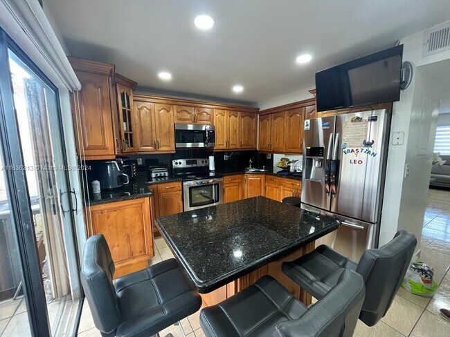 Foto del edificio - 2178 W 60th St