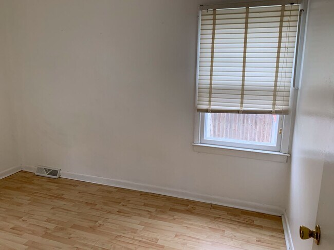 Foto del edificio - Nice 3BR, 1 Ba home on a corner lot