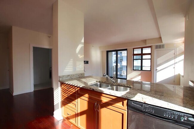 Foto del edificio - 451 W Huron St