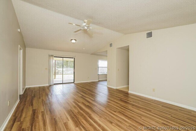 Foto del edificio - 6514 Flora Way