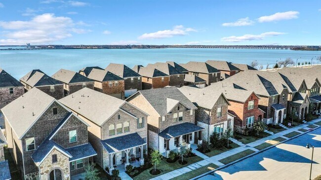 Building Photo - 7432 Palisades Dr