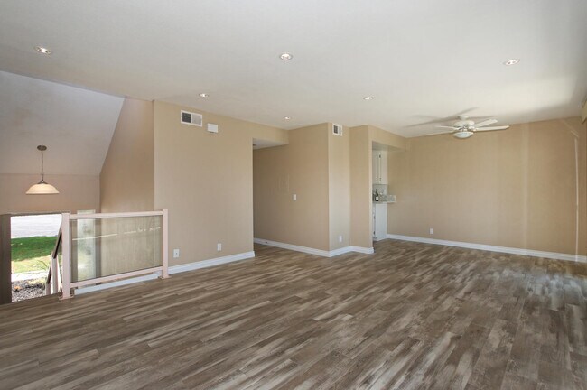 Foto del edificio - 721 Calle Los Olivos