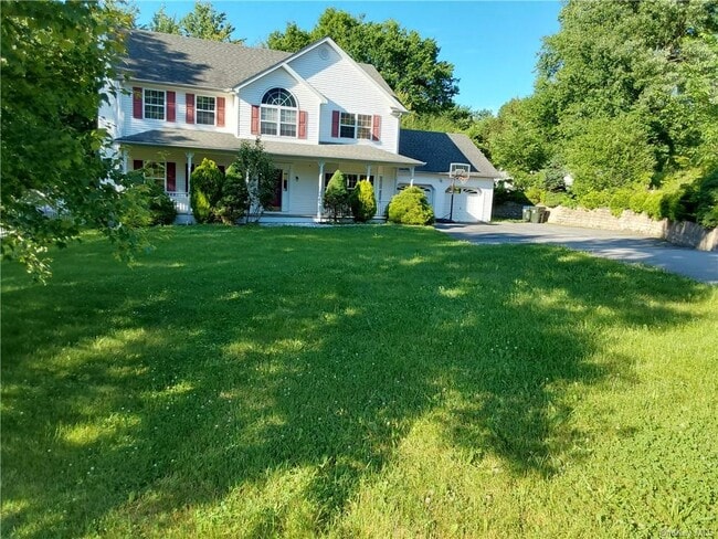 Building Photo - 19 Woodridge Dr