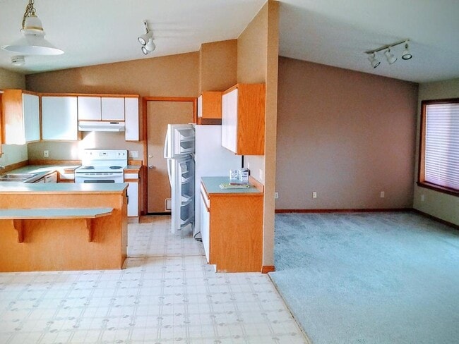 Building Photo - 1205 NW Oceania Dr