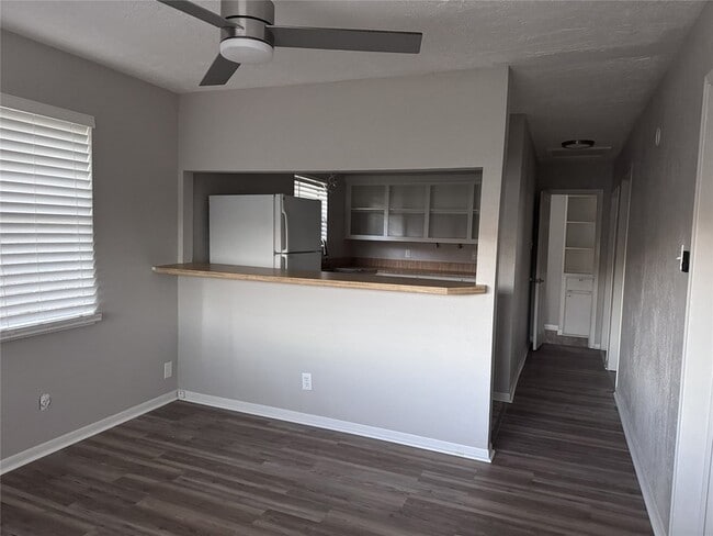 Building Photo - 600 St Lawrence River Rd