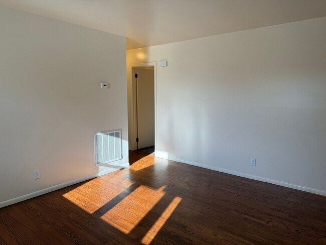 Foto del edificio - 1025 W Parkway Ave