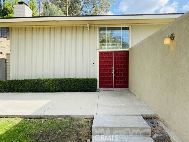 Building Photo - 8991 Meadowbrook Way
