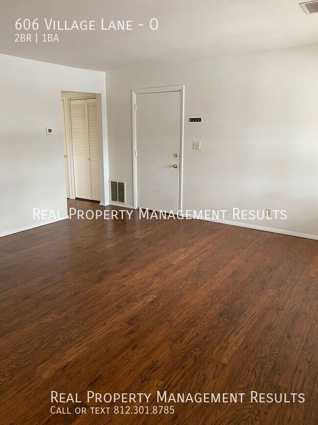 Foto del edificio - 606 Village Ln