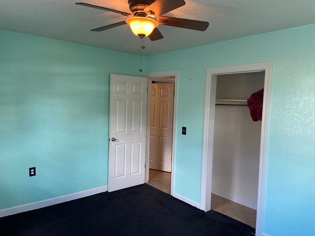 Building Photo - 2601 Bonneville Dr