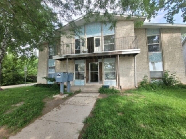 Building Photo - 210 N Summit St