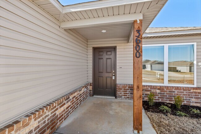 Building Photo - Home Sweet Home