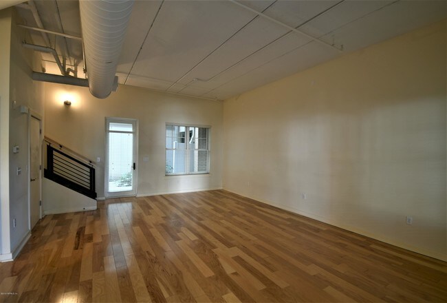 Foto del edificio - 1661 Riverside Ave