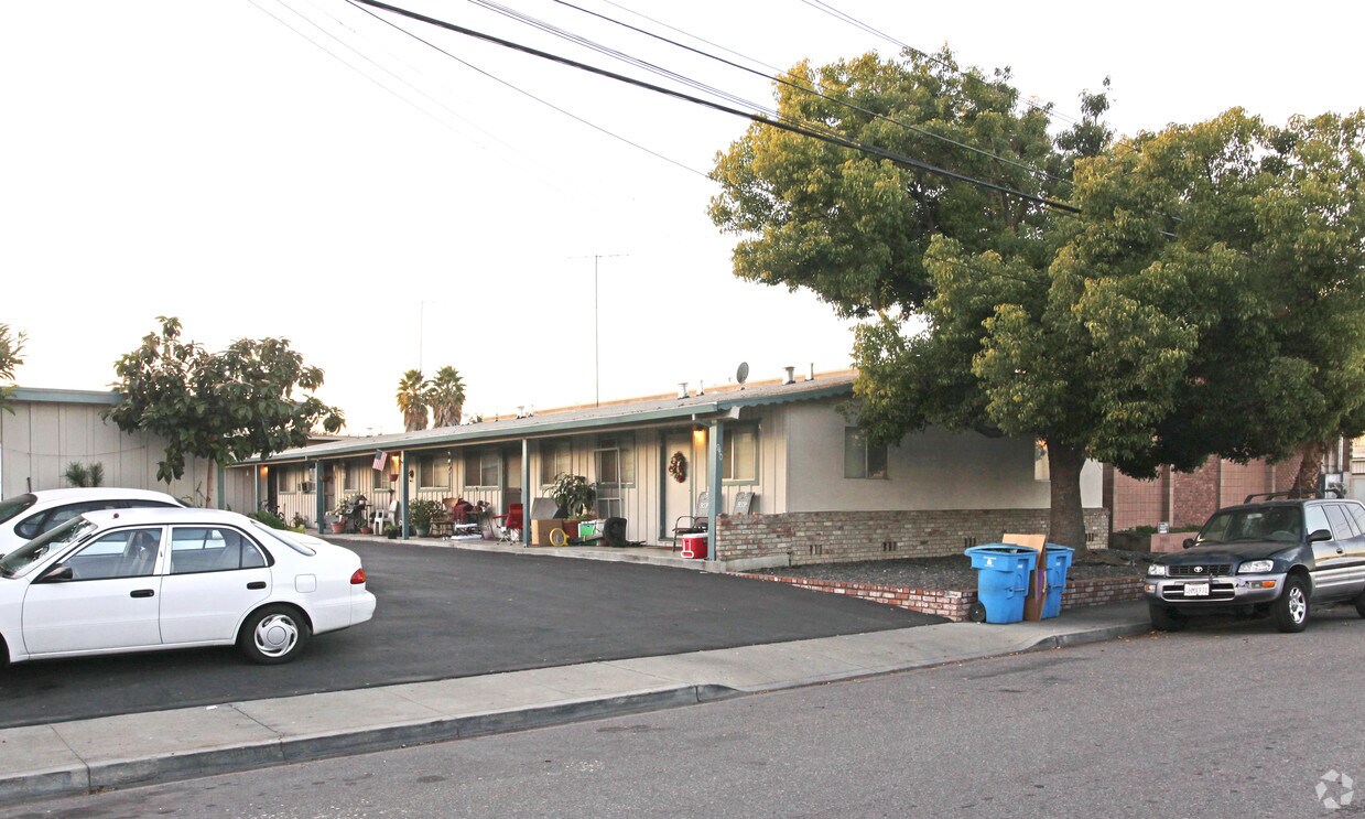 Building Photo - 930-940 Parker Ct
