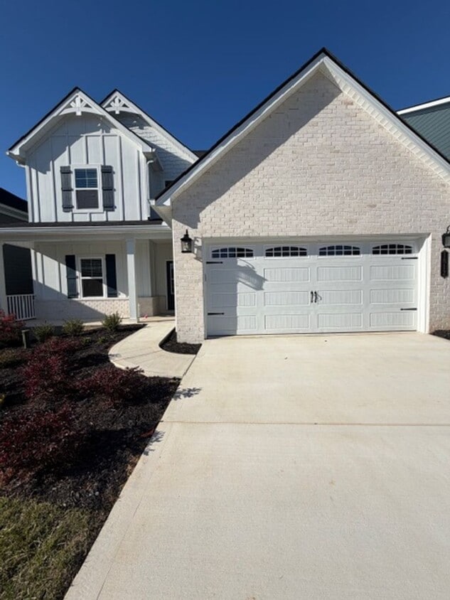 Primary Photo - Maryville 37803 - 4 bedroom 3.5 bath - cal...