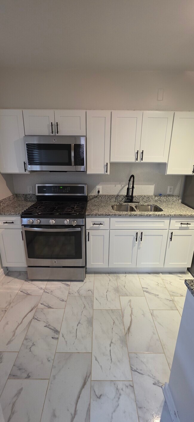 Foto del edificio - 3909 Rosecrest Ave