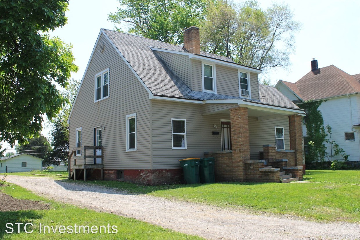 2 br, 1 bath House 405 1/2 N. Randolph House Rental in IL