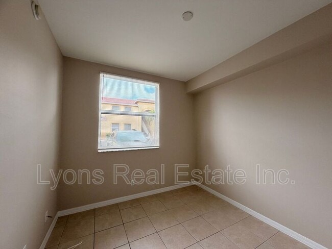 Building Photo - 4299 Bellasol Cir