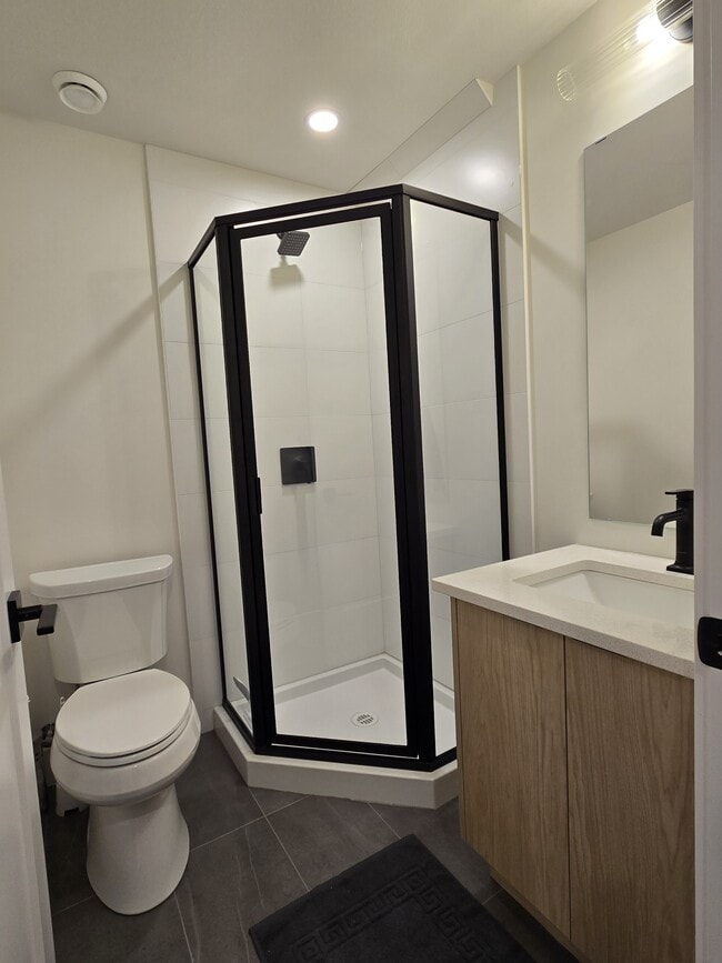 Building Photo - 414 Humbert St