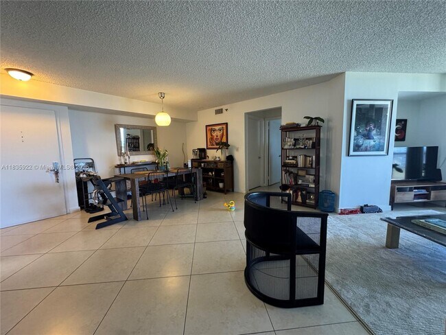 Foto del edificio - 6767 Collins Ave
