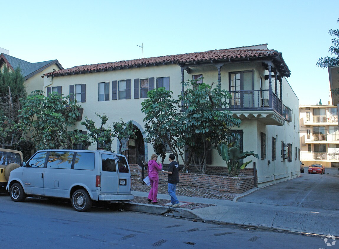 Primary Photo - 650 S Cochran Ave
