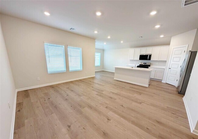 Building Photo - 2917 Ember Dr