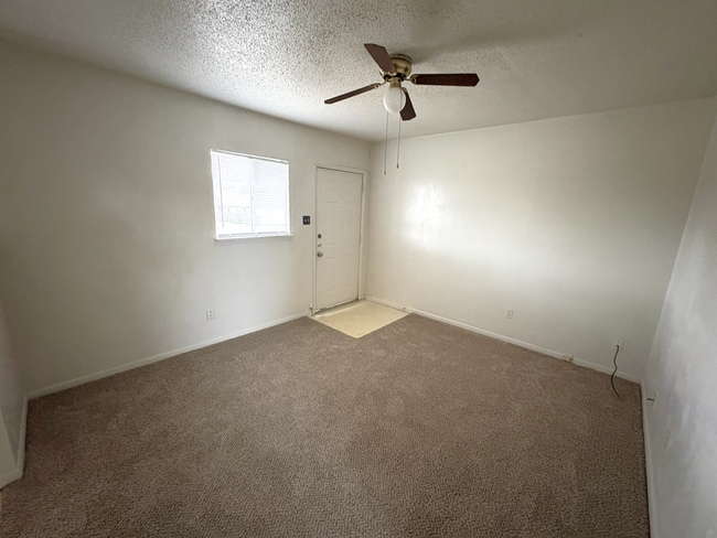 Building Photo - 602 Sunset Ln
