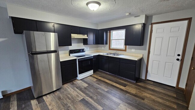 Building Photo - 851 Forest Dr