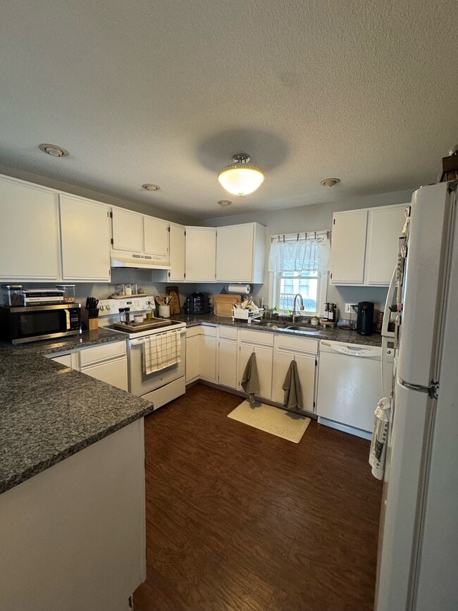 Kitchen - 121 Chestnut St