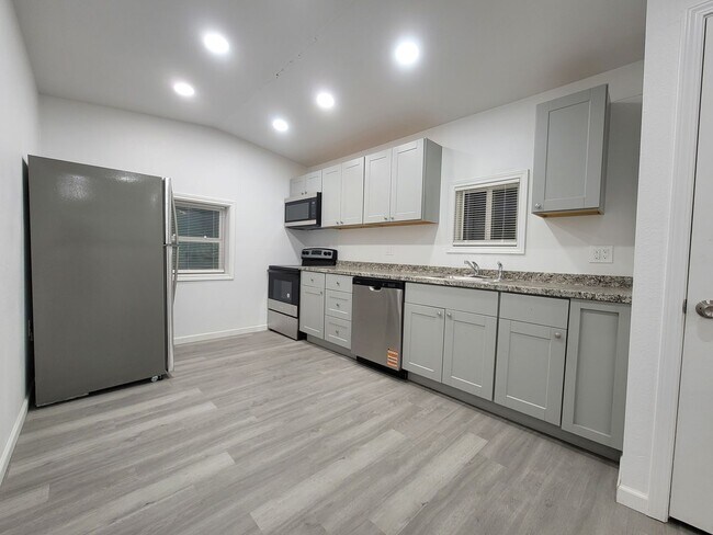 Building Photo - 2904 4th St