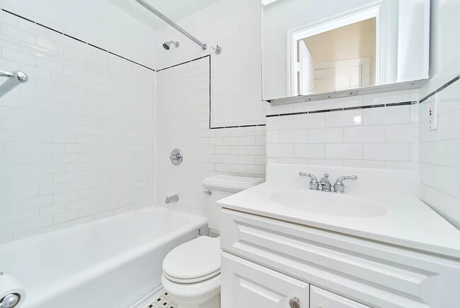 Building Photo - 275 Mott St