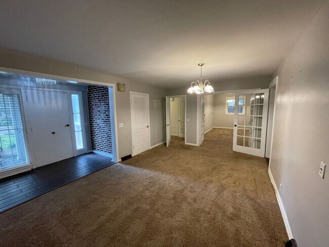 Building Photo - Downtown Nashville Charming Traditional Home