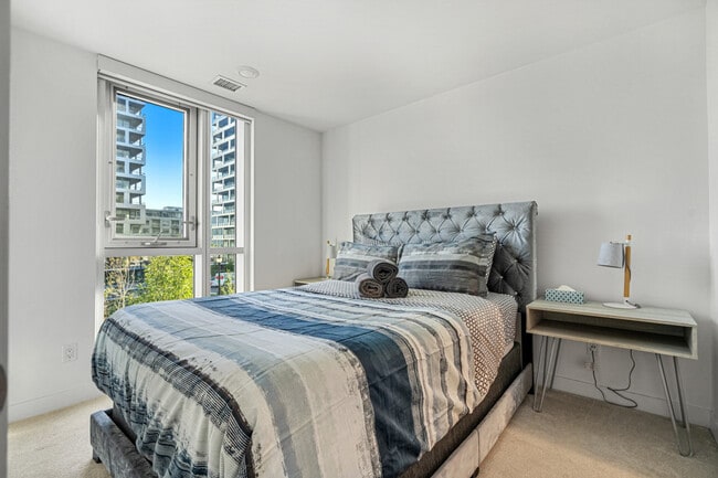 Building Photo - 88-89 9 St NE