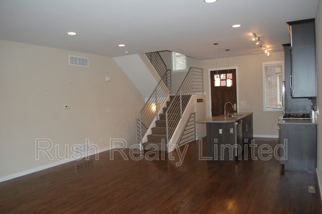 Building Photo - 522 University Blvd