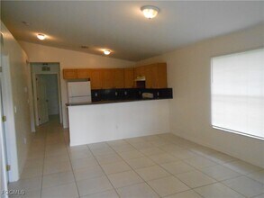 Building Photo - 4944 Golfview Blvd