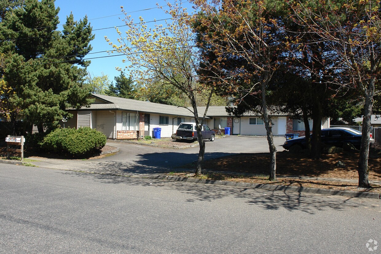 Foto del edificio - 1310-1328 NE 183rd Ave