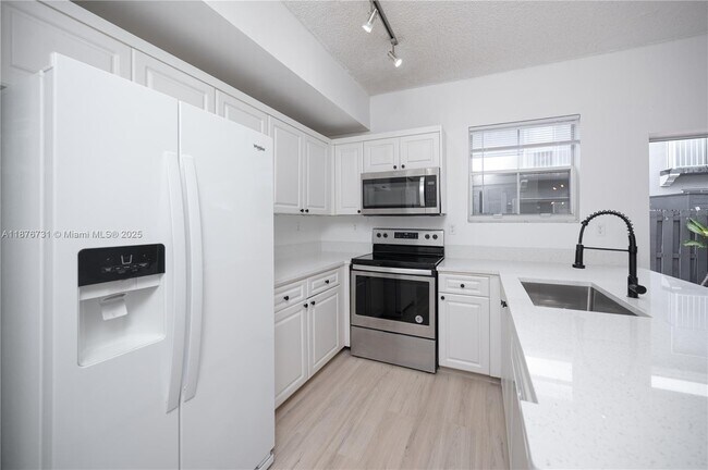 Foto del edificio - 5265 NW 112th Ave