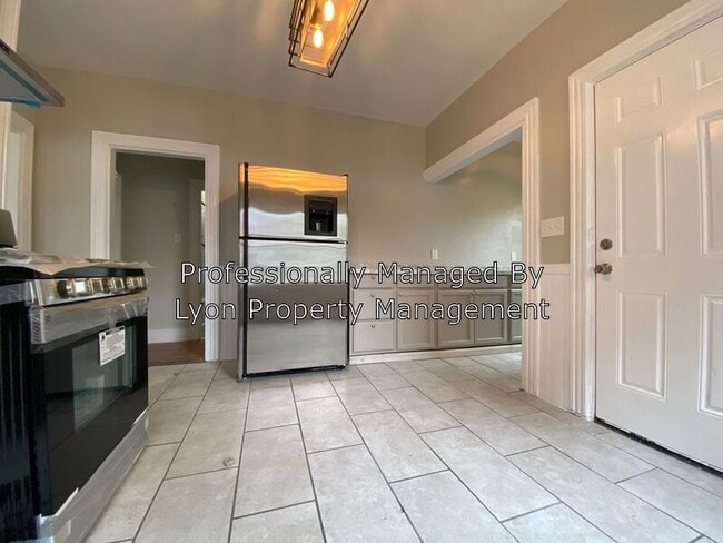 Building Photo - 872 Chalkstone Ave