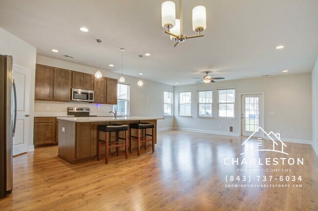 Foto del edificio - 7824 Montview Rd