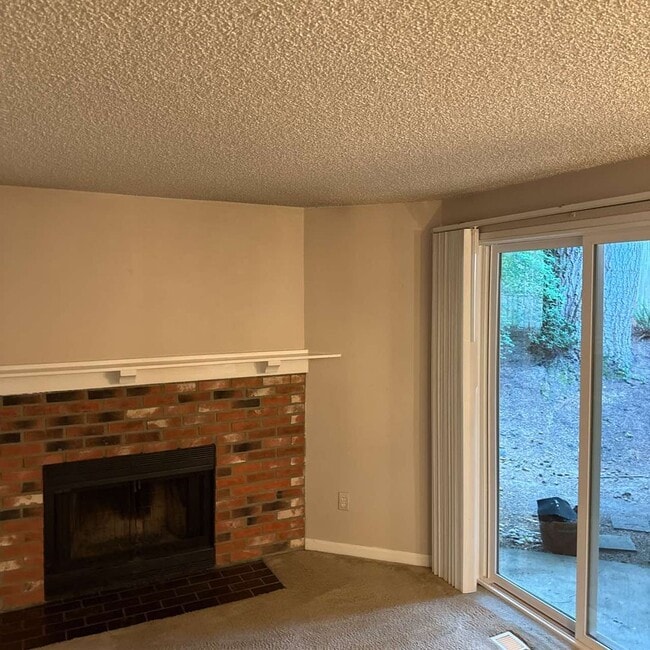 Building Photo - Ground Floor 1 Bedroom In Unit W/D Walk ou...