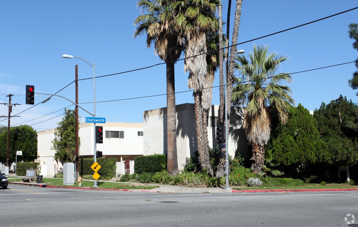 Foto principal - 10700 Louise Ave