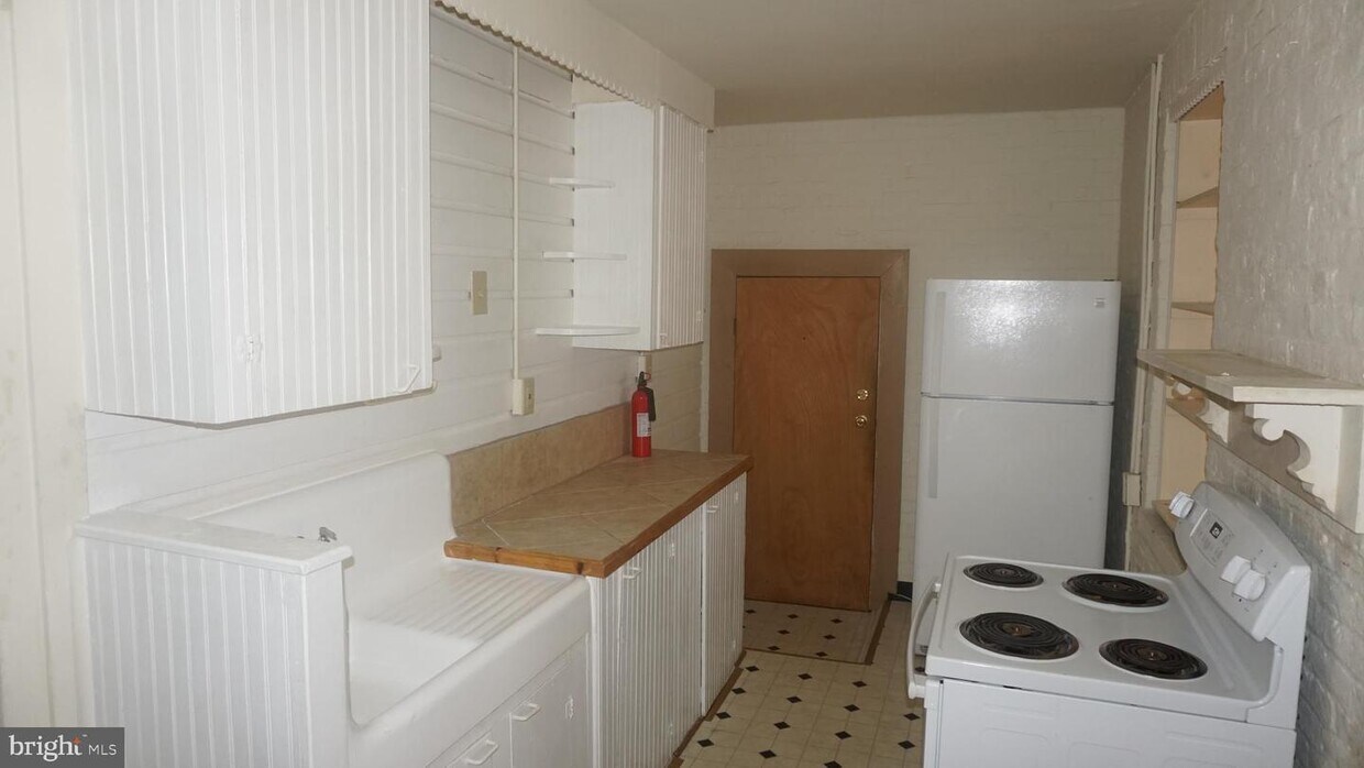 Primary Photo - 276 E Main St