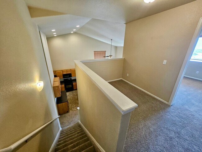 Foto del edificio - Beautiful 3 bedroom home available with mo...
