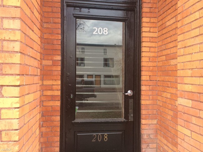 Building Photo - 208 S 3rd St W