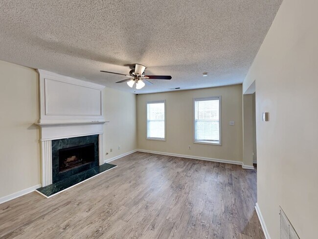 Building Photo - 1025 Crooked Creek Ct SE