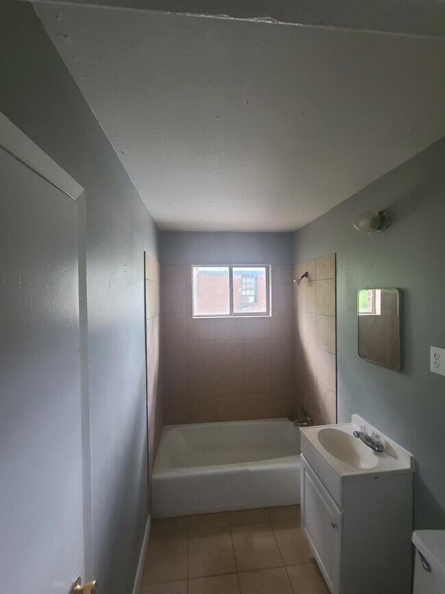 Building Photo - 2357 Zanone Ave